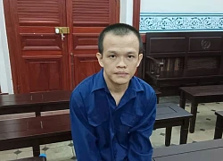 Bị đạp vào đầu xe, tài xế tông thẳng ô tô vào vị khách Hàn Quốc