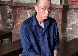 Bị rào lại lối đi nhờ, lái ô tô tông thẳng vào người hàng xóm