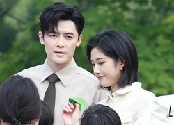 Cặp đôi ngôn tình lệch 17 tuổi vẫn cực "bánh cuốn": Nhà gái quá đẹp trai, nhà trai đúng chuẩn công tử hào môn