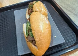 Chiếc bánh mì "đắt đỏ" nhất Việt Nam? Hé lộ nguyên liệu "đặc biệt" bên trong!
