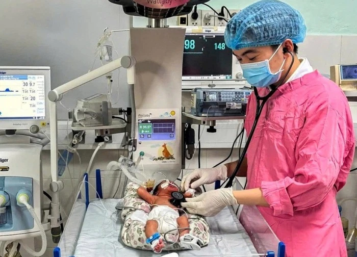 Cứu sống trẻ sinh non 26 tuần tuổi, nặng 0,7kg
