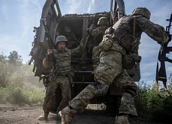 Cựu Thủ tướng Ukraine: Kiev không thể tự sản xuất tên lửa tầm trung và tầm ngắn