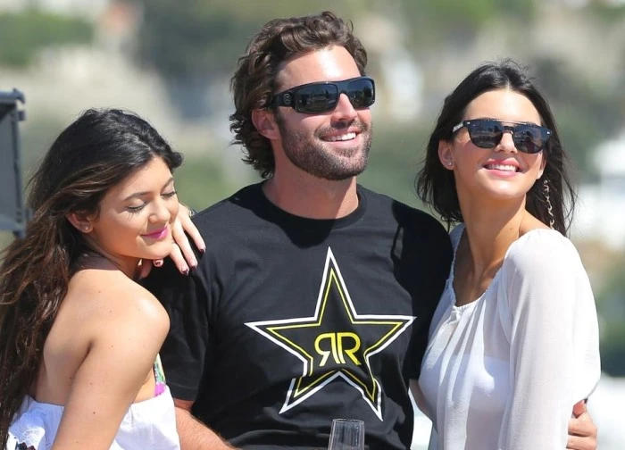 Drama Kylie - Kendall Jenner đu bám tỷ phú bỏ mặc người nhà: Bóc trần sự thật đằng sau