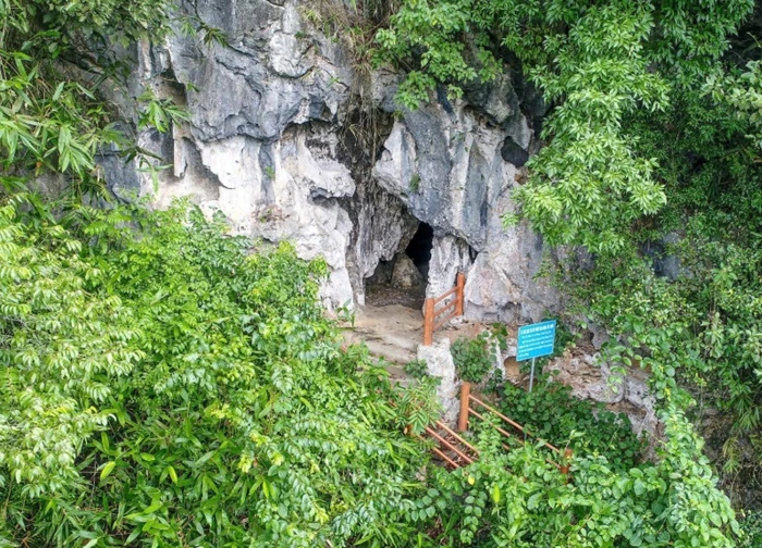Hệ thống nhũ đá độc đáo, kỳ ảo của hang Cốc Mười