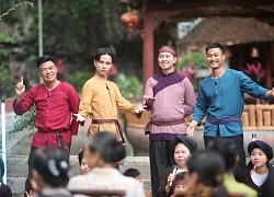 Khán giả vỗ tay không ngớt khi Duy Hưng Trung Ruồi hát xẩm cùng các con