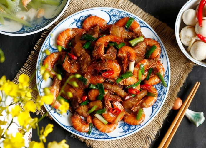 Làm món tôm rang thịt thì rang thịt hay tôm trước ngon hơn - kinh nghiệm của nhiều đầu bếp giỏi
