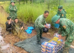 Mật phục bắt 2 đối tượng vận chuyển pháo nổ qua biên giới