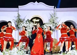 Mẹ cô dâu ở Quảng Trị mặc áo dài nhảy dân vũ 'cực sung' gây sốt mạng