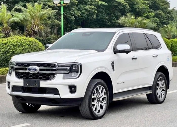Phân khúc SUV cỡ D tháng 6: Xe Hàn giảm 200 triệu đồng vẫn "kén" khách mua