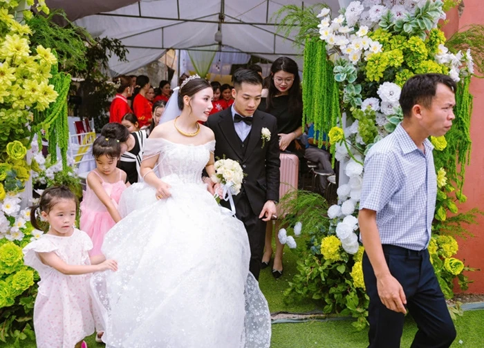 Rước cô hàng xóm trong 30 giây, chú rể Bắc Ninh kể loạt chuyện thú vị ngày cưới