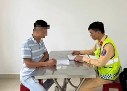 Thót tim cảnh tài xế 'buôn chuyện' qua điện thoại khi chở khách trên cao tốc