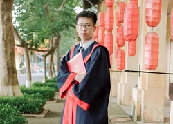 Thủ khoa 3 điểm 10 khối A00 của Hà Nội không dùng điện thoại