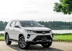 Toyota Fortuner cũ đời 2017 độ thành Land Cruiser LC300 chất lừ