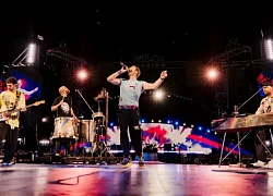 Vì sao giới tinh hoa cực mê xem concert Coldplay?