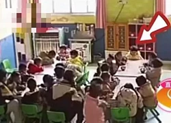 10 phút kiểm tra camera lớp học của con khiến bà mẹ khóc ròng: Chị tức tốc lên trường, phòng giáo dục vào cuộc!
