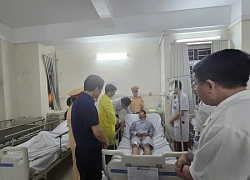 2 người sống sót sau nhiều giờ vật lộn trong nước lạnh, được ngư dân cứu vớt