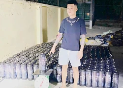Bắt thanh niên vận chuyển 384 bình khí cười ở biên giới