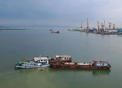 Cận cảnh tàu Vịnh Xanh 58 sau khi được trục vớt và kéo về bờ