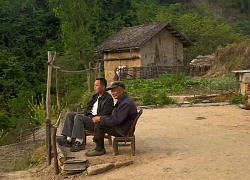 Chàng trai bỏ phố về quê sống cùng ông trong ngôi làng hẻo lánh gây tranh cãi