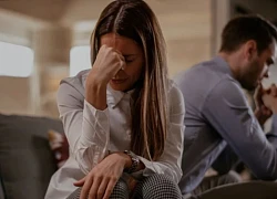 Chồng đi công tác, tôi về quê thăm bạn thân mới sinh thì chết lặng khi thấy cảnh tượng trước mắt