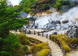 Du khách tìm cảm giác thư giãn ở 'địa ngục' mù mịt khói