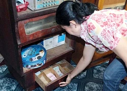 Đang ôm con ngủ, mẹ bầu bất ngờ bị kẻ lạ mặt kề dao vào cổ, cướp tiền