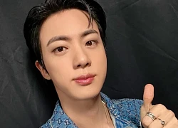 Đến lượt Jin (BTS) tái hiện màn kiss cam tai tiếng toàn cầu: "CEO ngoại tình" đây rồi, mà sao "cô HR" thì lạ lắm?
