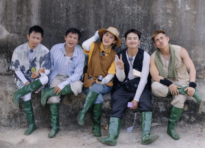 Gia đình Haha: Bùi Công Nam "mở concert" giữa ruộng ở Quảng Ngãi