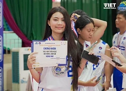 Hạt Dẻ nhà MC Quyền Linh khoe giải thưởng, visual sáng bừng trên sân bóng rổ, thái độ với bạn bè mới gây chú ý