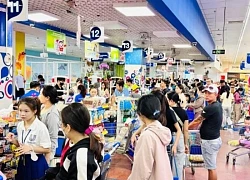 Khung cảnh siêu thị, chợ trước khi bão WIPHA đổ bộ, netizen chia sẻ kinh nghiệm bảo quản thực phẩm