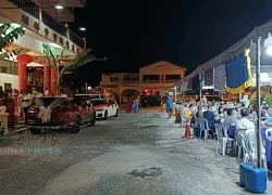 Một bên đám cưới, một bên đám ma, cách cư xử khiến ai cũng xúc động