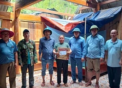 Mưa lớn kèm gió, lốc giật tung mái nhà 15 hộ dân xã biên giới