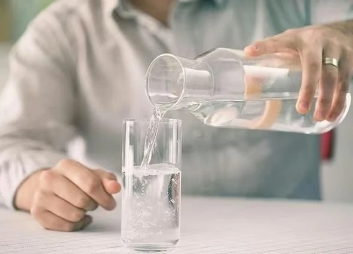 Uống bao nhiêu nước có thể giảm nguy cơ suy thận?