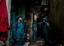Nghìn dân Ninh Bình gấp rút di dời khỏi chung cư xuống cấp trước bão số 3
