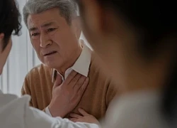 Ngửi thấy mùi hôi xộc thẳng vào mũi, tôi mở cửa bước vào phòng của bố chồng thì ngỡ ngàng trước sự thật