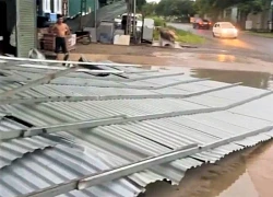 Người đàn ông bị tử vong do mái tôn bay trúng lúc mưa dông