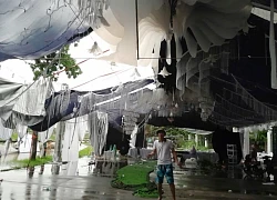 Nhìn bạt cưới bị xé nát, người phụ nữ Hà Nội khóc thành tiếng, dân mạng xót xa