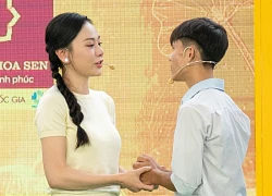 Phương Oanh khóc nghẹn trước cậu bé mồ côi chăm sóc người bà 90 tuổi