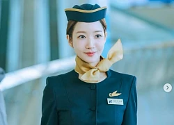 Tìm đâu được nữ tiếp viên hàng không đẹp cỡ này: Visual mướt mượt ngắm khó rời mắt, netizen rần rần thả tim không kịp