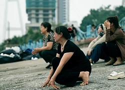 "Về với chị đi, nằm dưới lạnh lắm em ơi..." - Đau lòng tiếng gọi người thân dưới chân cầu Bãi Cháy