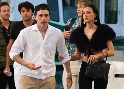 Vợ Brooklyn Beckham căng thẳng