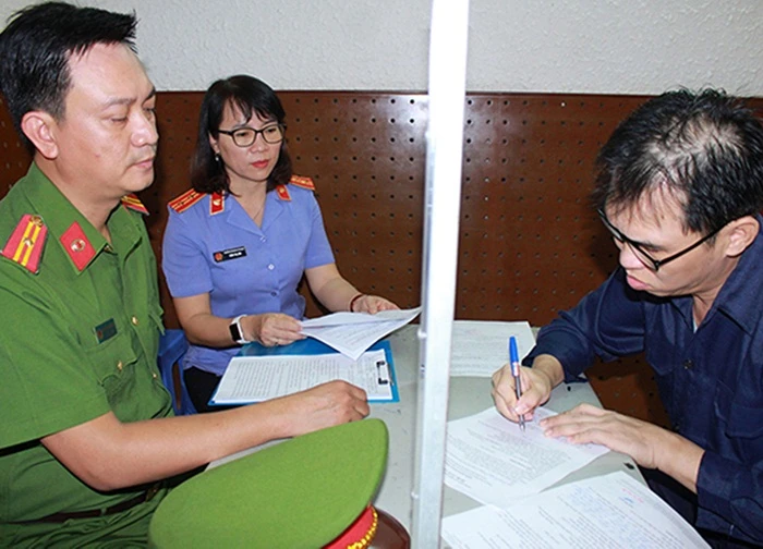 "Biến" đất công thành "đất ông"
