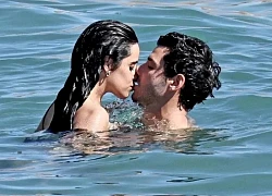 Camila Cabello và bạn trai tỷ phú tình tứ trên biển