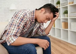 Căn bệnh khiến nam giới ngại cởi áo, né tránh đám đông