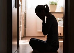 Chồng tôi mất, mẹ chồng gọi về mở két, thứ bên trong khiến tôi run bắn, nghẹn thắt và lập tức bỏ về giữa đêm