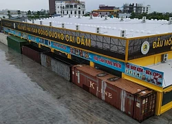 Chủ nhà hàng chi 108 triệu đồng/ngày thuê container chắn cửa chống bão: Từng bị bão YAGI "san bằng tất cả"