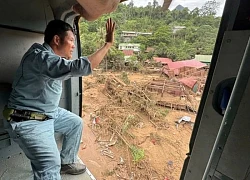 Nhìn từ trực thăng: Xã miền núi Mỹ Lý ở Nghệ An tan hoang sau lũ dữ