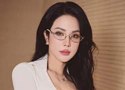 Diệp Lâm Anh sượng trân khi liên tục thấy 1 điều giữa sóng livestream