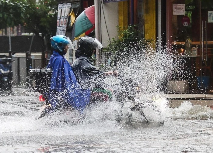 Hàng nghìn người Philippines sơ tán do lũ lụt sau bão Wipha