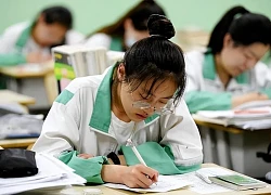Nữ sinh thi đỗ ĐH top đầu nhưng không thể nhập học vội báo cảnh sát, nhà trường lên tiếng: "Chúng tôi sẽ giúp em"